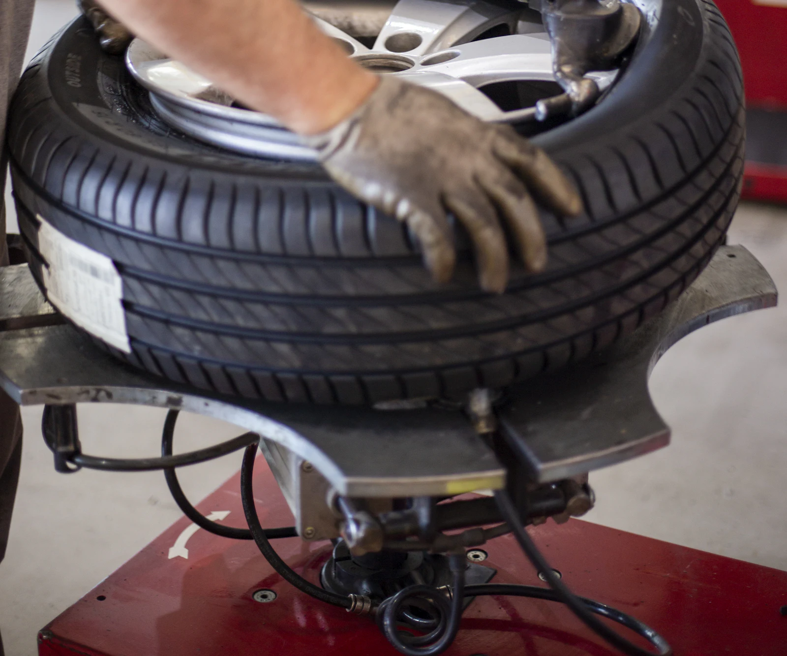 Technician seating a tire on its wheel at a tire changer