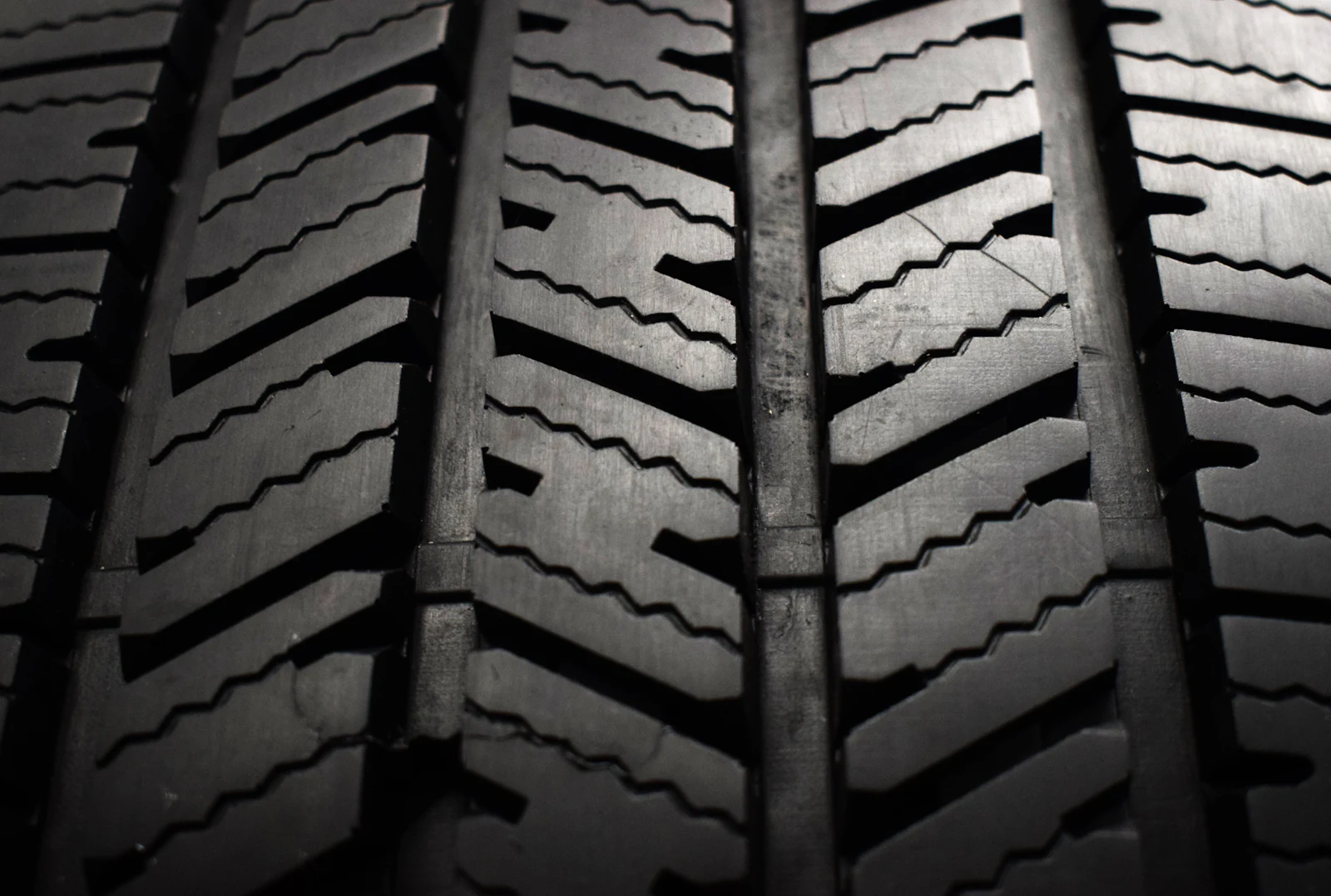 Straight-on view of a tire tread with circumferential grooves and zigzag sipes